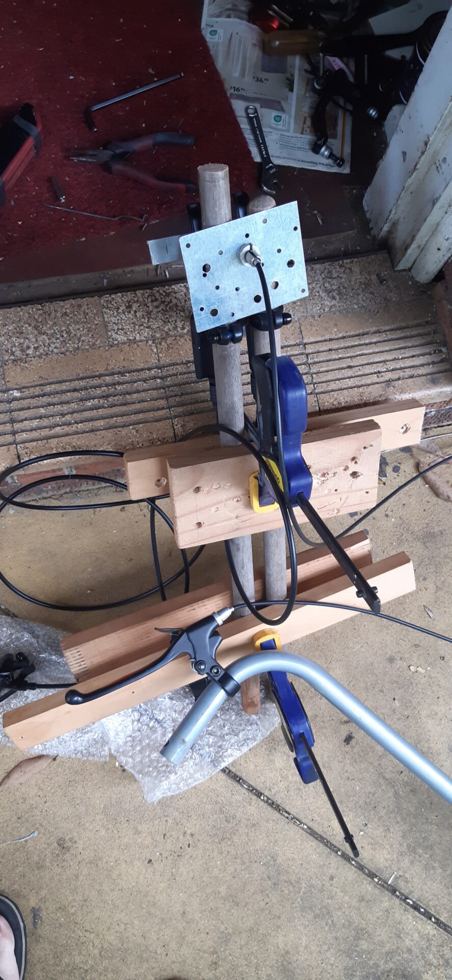 {static}/images/2024/2024-11-30-lever-dual-brakes.jpg